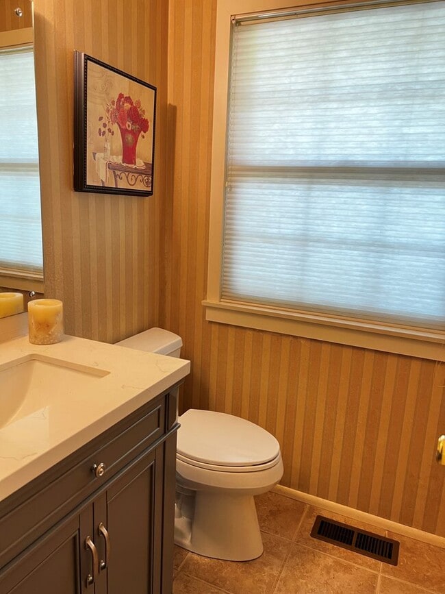 Building Photo - CLICK "REQUEST A TOUR" NOW!