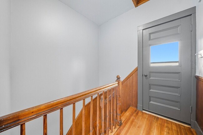 Building Photo - 24 Hinckley St