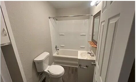 Building Photo - 1222 E Thompson Rd