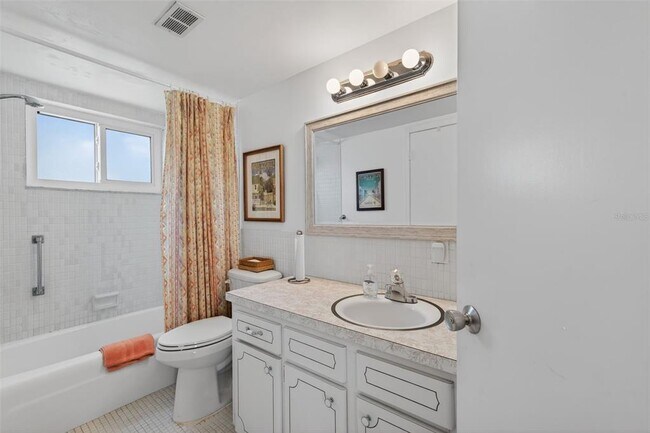 Building Photo - 1200 N Shore Dr NE