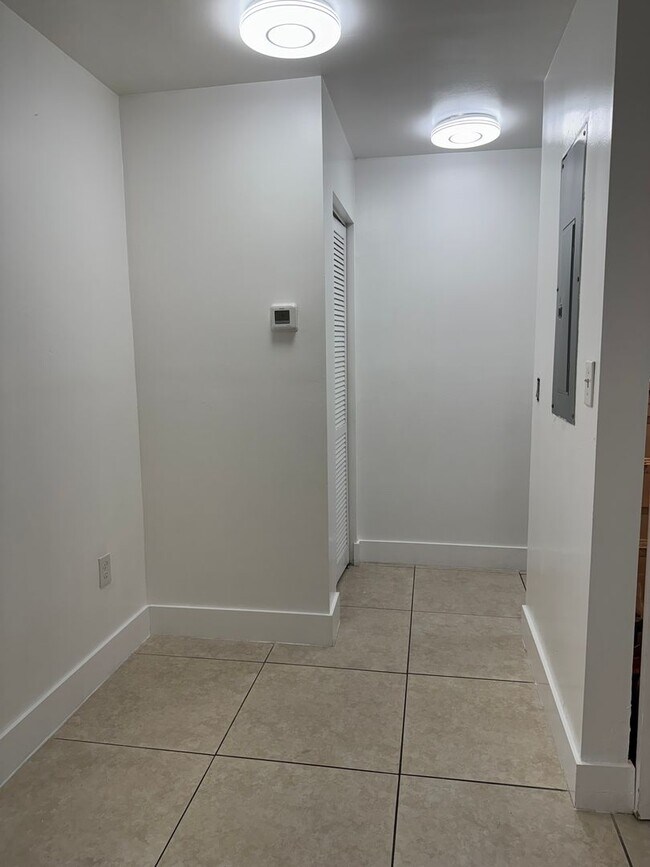 Building Photo - Goulds Duplex
