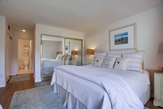 Building Photo - 453 S Sierra Ave