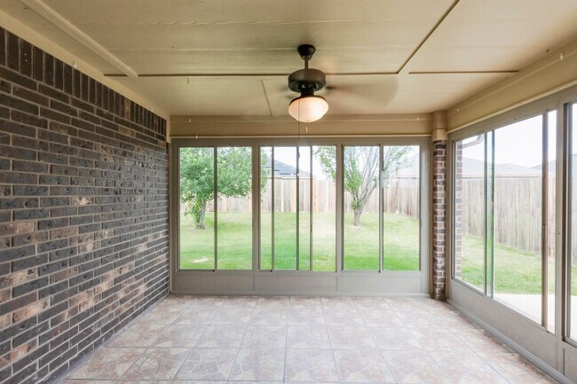Building Photo - 2405 Coy Dr