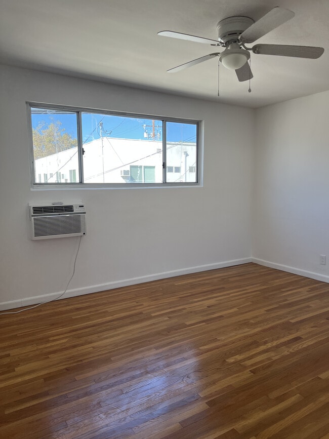 Building Photo - 423 S Maple Dr