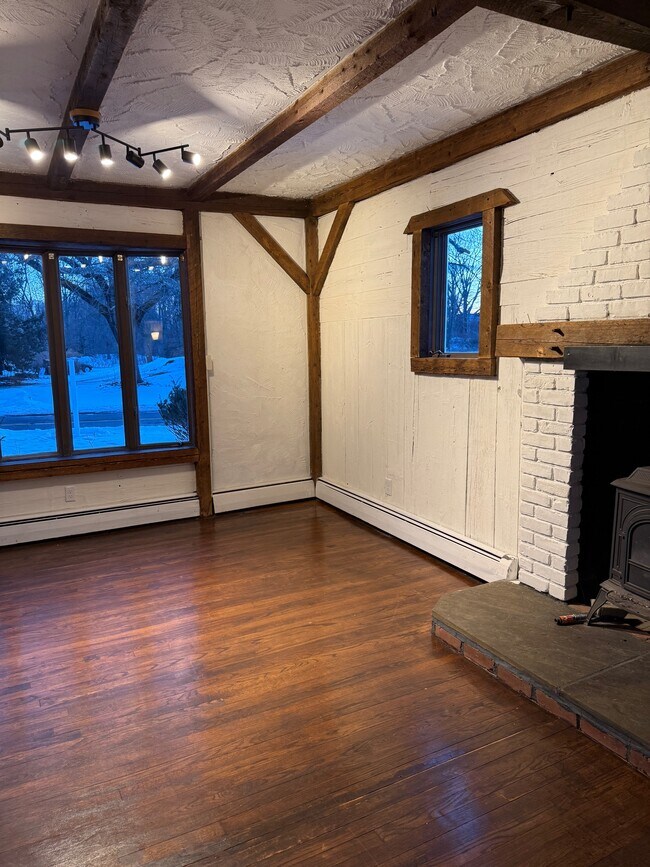 Building Photo - 75 Pine St