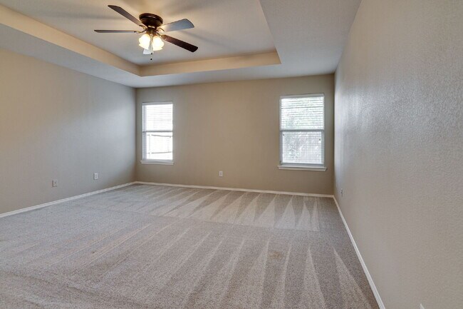 Building Photo - "Beautiful 3-Bedroom, 2-Bath Home with Ope...