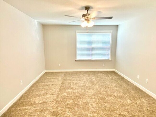 Building Photo - Now Leasing In Sommerville -4 Bedroom 2.5 ...