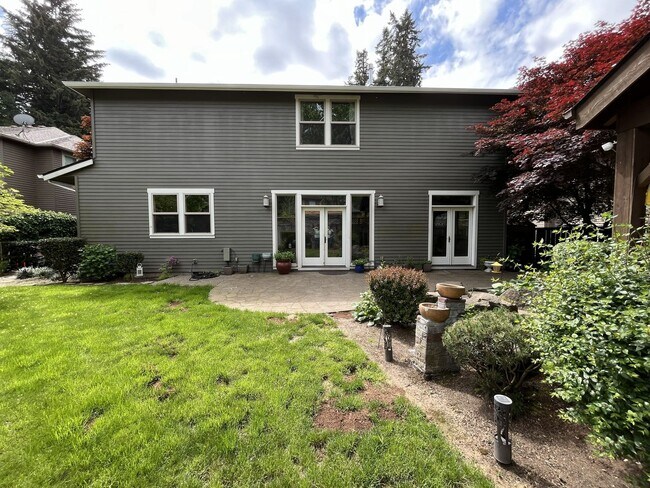 Building Photo - Luxury 5 Bedroom Home with Soaking Tub, Chef’s Kitchen & Expansive Primary Suite
