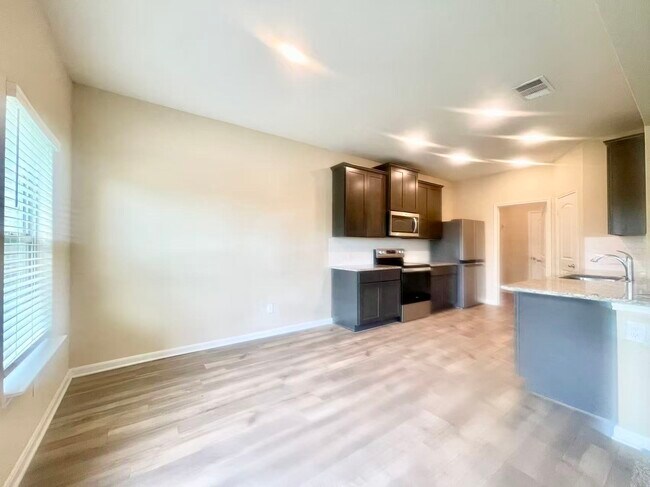 Building Photo - 1702 Sandalwood Way
