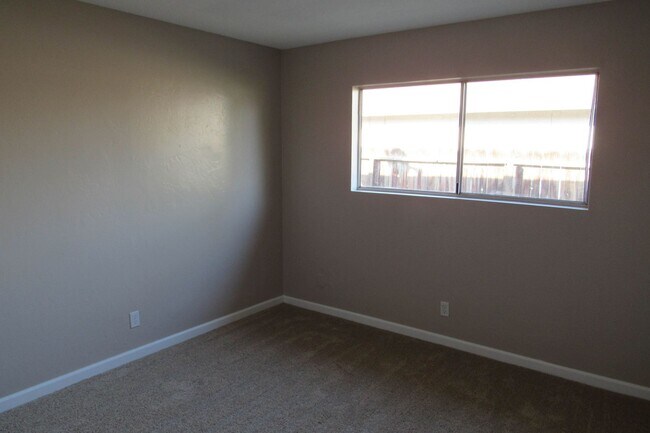 Building Photo - Beautiful NW Home!