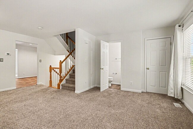 Building Photo - $2,295/Month | 3 Bed | 2.5 Bath | End-Unit Townhome in Belmont at Carmel Church | New HVAC | Wood...