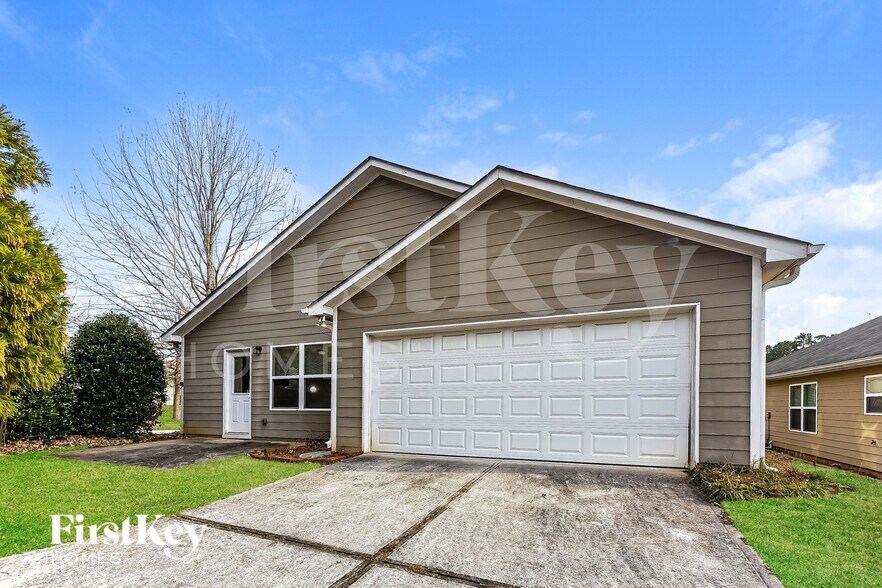 Building Photo - 45 Riviera Dr SE