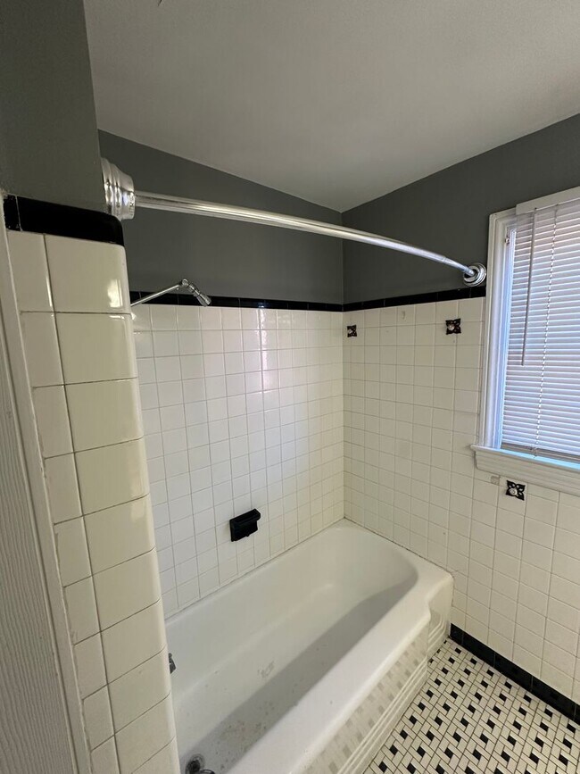 Building Photo - Cozy 2 bedroom