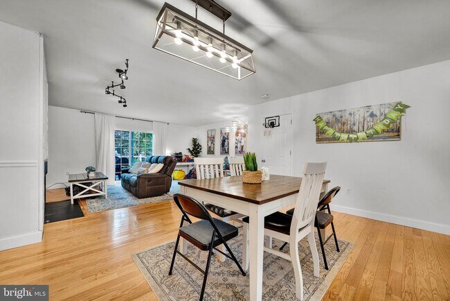 Building Photo - 301 Cherokee Cir