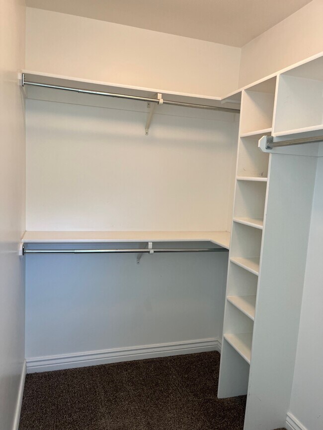 Building Photo - 262 1660 W