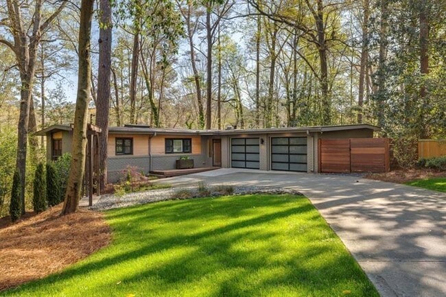 Building Photo - 1921 Walthall Dr NW