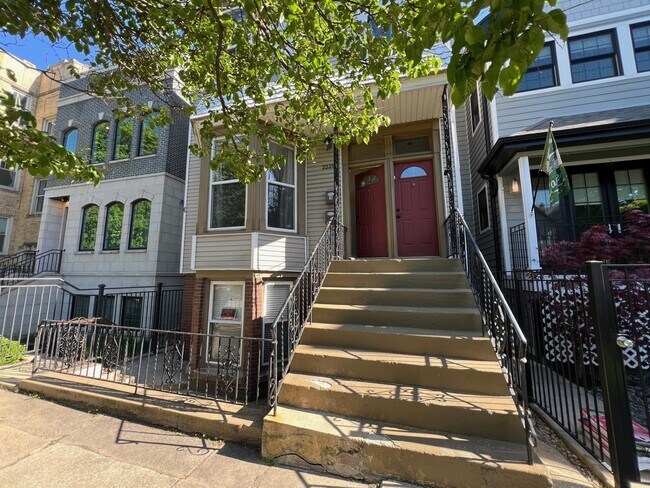 Building Photo - 2335 W Barry Ave