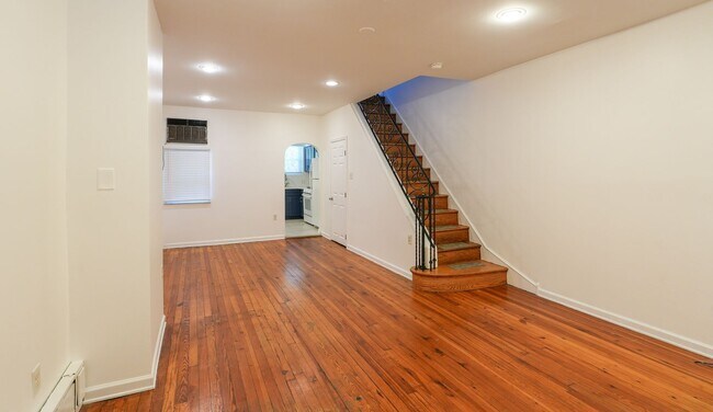 Building Photo - 2127 S Beechwood St