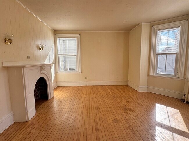 Building Photo - 30 Crescent St