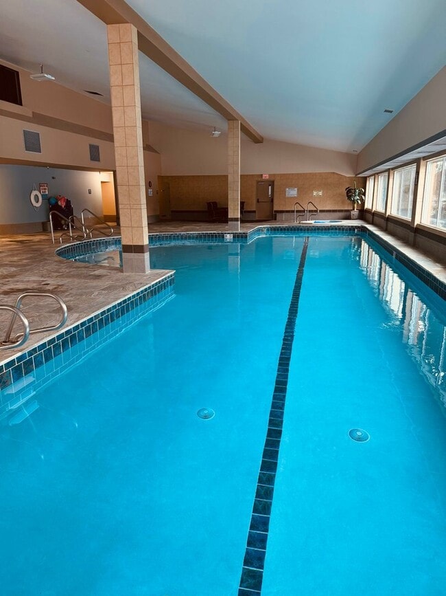 Building Photo - CDA NORTH CONDO - JUST LISTED ONE BEDROOM CONDO!