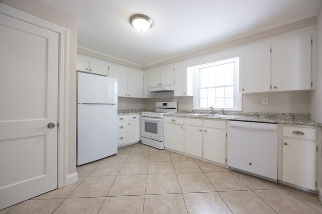 Building Photo - 24 Bossi Ave