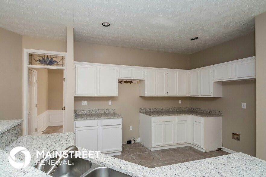 Building Photo - 8418 Waverly Dr