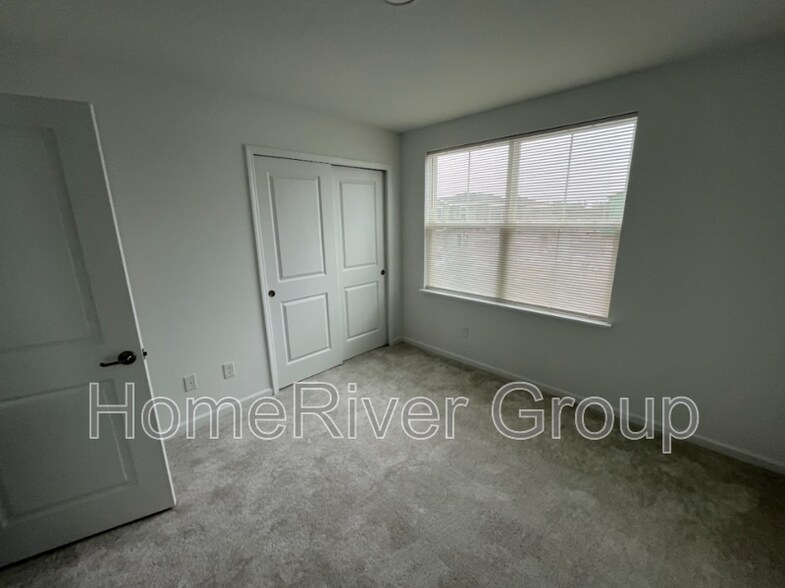 Building Photo - 2607 Long Pne Ave