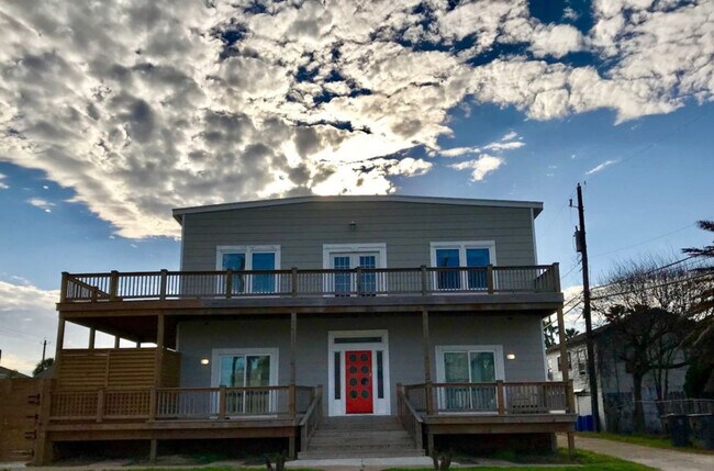 Building Photo - 2015 24th Street Rear