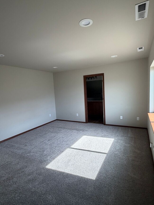 Building Photo - 352 Hammond Ln