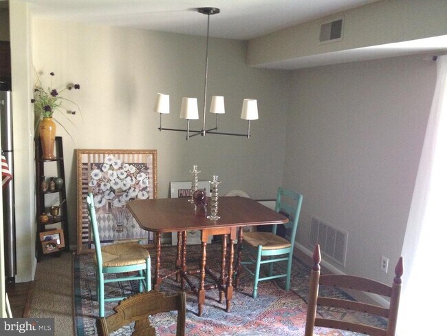 Building Photo - 7 Rockford Rd