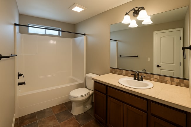 Building Photo - Gorgeous 3x2 townhouse with bonus loft, si...