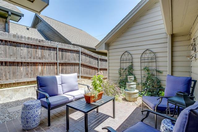 Building Photo - 1301 Belle Pl