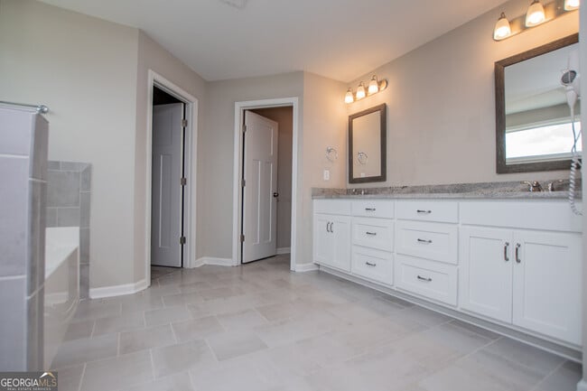 Building Photo - 132 Springwood Dr