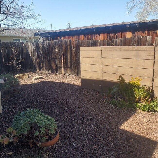 Building Photo - Nice 1bd/1ba Duplex in DT Livermore