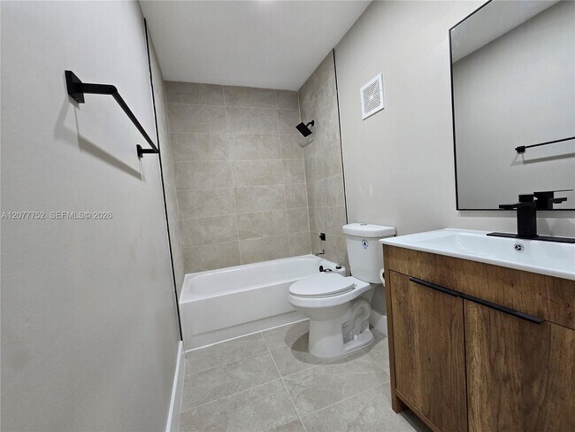 Building Photo - 17120 SW 94th Ave