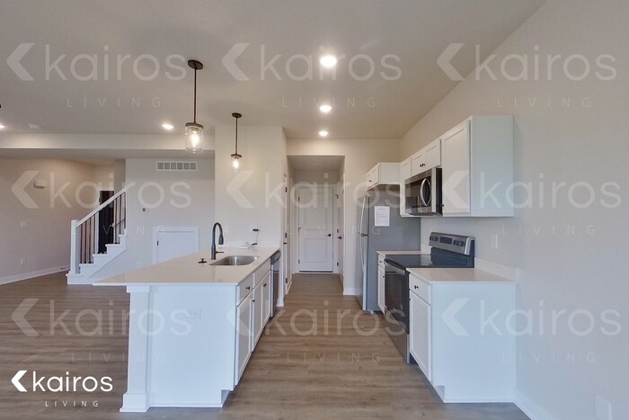Building Photo - 6944 Holly Ct
