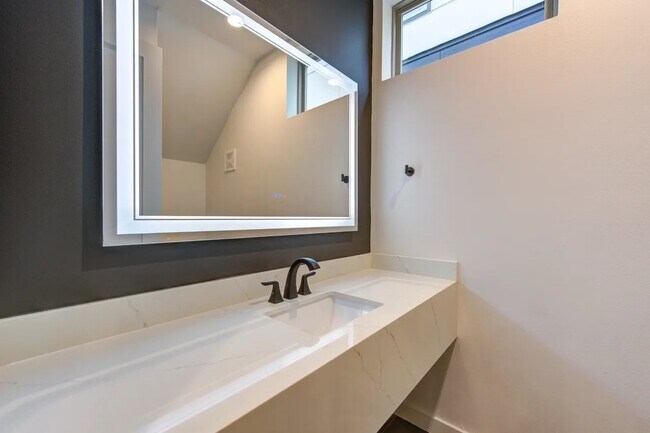 Building Photo - 13902 Bee Flower Ln