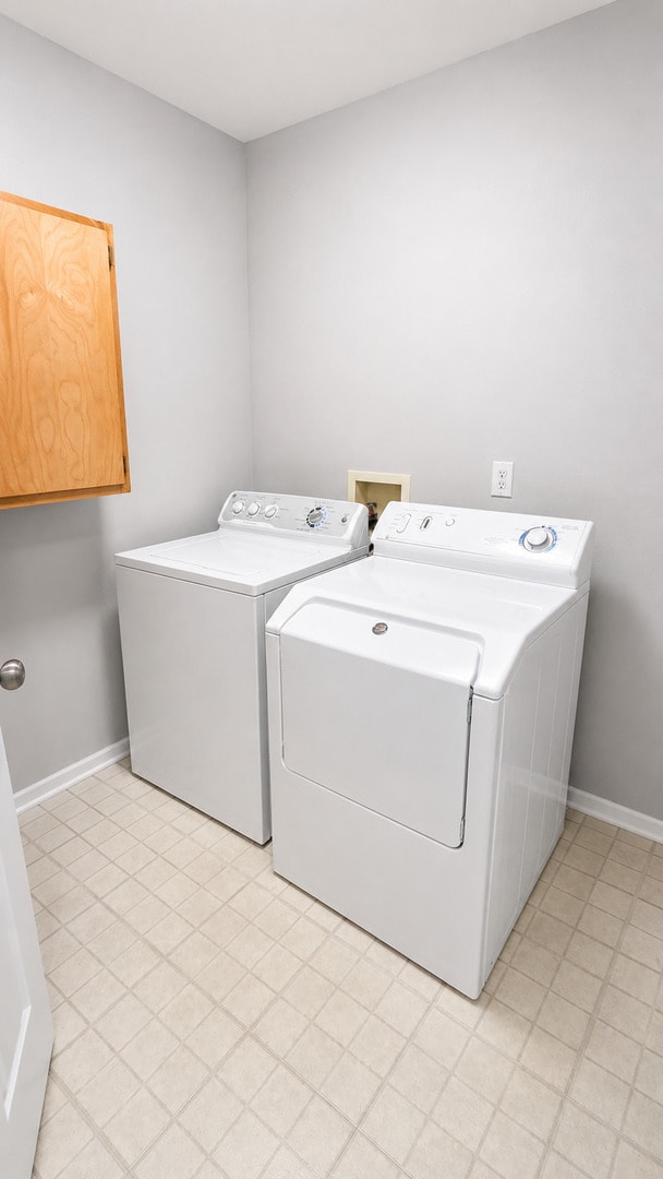 Building Photo - 1561 E Chivalry Ct