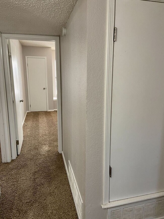 Building Photo - Home For Rent