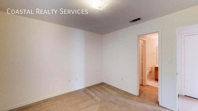 Building Photo - 895 Silverwood