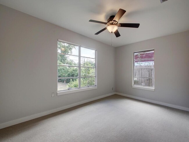 Building Photo - 1110 Fieldcrest Dr