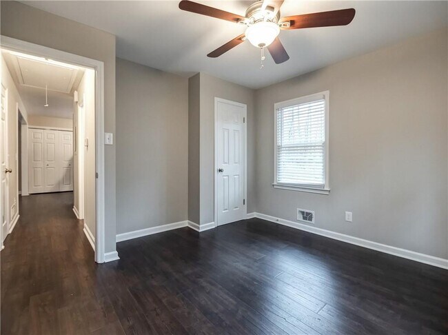 Building Photo - 4745 Hillside Dr