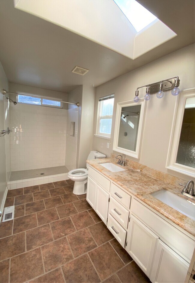 Building Photo - 16110 132nd Ave E