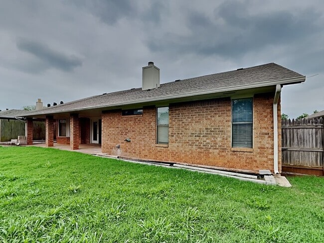 Building Photo - 2200 Sandy Creek Trail