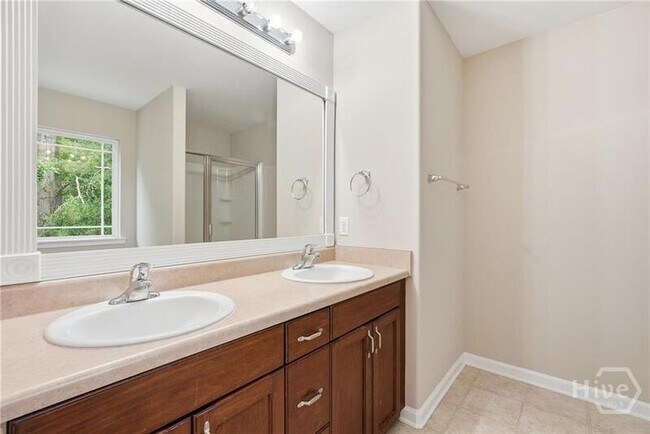 Building Photo - 380 Summer Hill Way