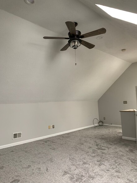 Bedroom with carpet - 2605 W 11th St