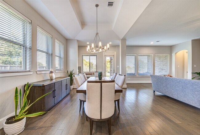 Building Photo - 2403 Juniper Bnd