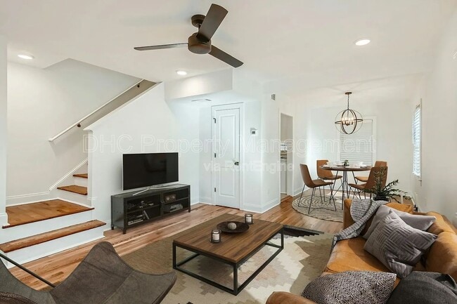 Building Photo - 406 S Columbia Dr