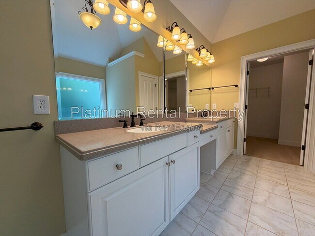 Building Photo - 8015 Wakehurst Pl