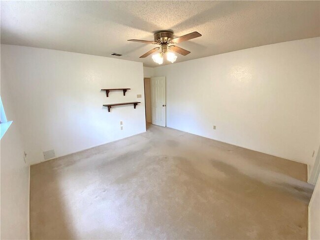 Building Photo - 6010 Salton Dr